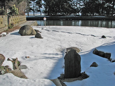 涙ヶ磯の「身投石」