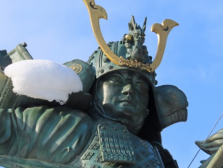 護國八幡宮の木曽義仲像