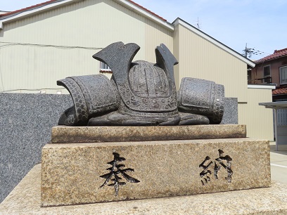 多太八幡宮の実盛兜像