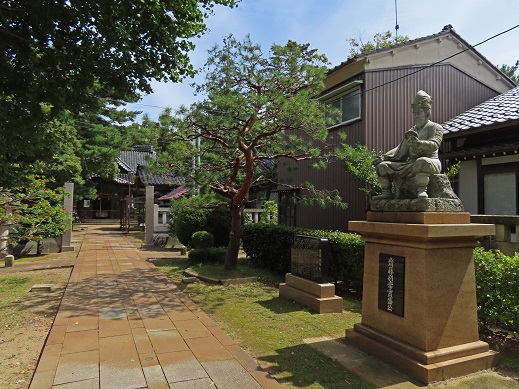 多太八幡宮参道